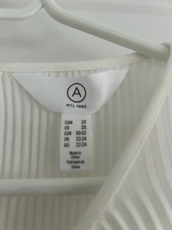 Women's Cream Pleated Long-Sleeve Blouse - Picture 2 of 4